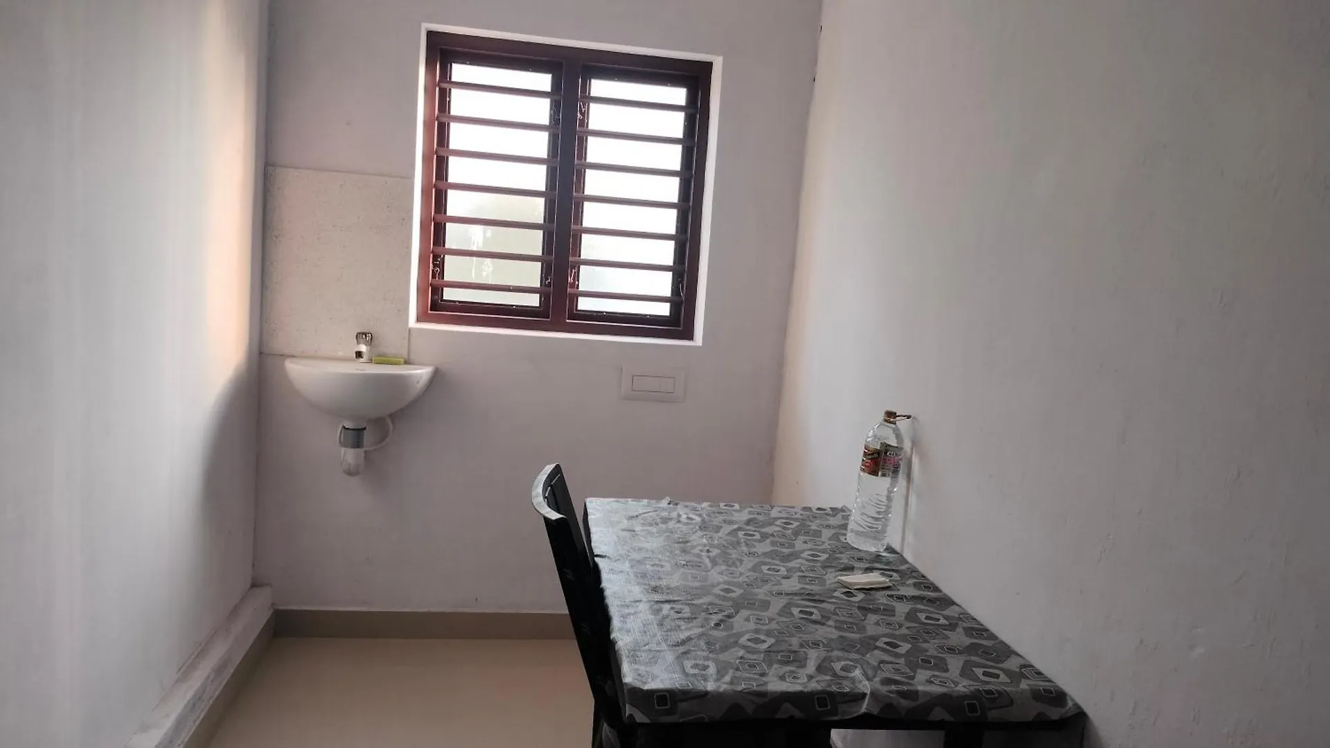 Aswathy Bhavan Palakkad 0*,